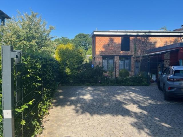 Fewo Mit 3 Sz, Direkte Innenstadtlage, Suedterrasse, Parkplatz Auf Dem Eigenem Privatgrundstueck, 2X E-Bike Und E-Autoladesaeule Inklusive, Konzertkirche, Schauspielhaus, Fh, Jahnsportforum Sowie Der Tollensesee Sind Fusslaeufig In Ein Paar Minuten E Neubrandenburg Eksteriør billede